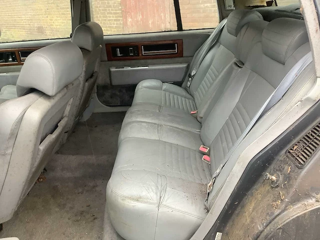 Cadillac - 1990 - fleetwood - personenauto - afbeelding 19 van  22