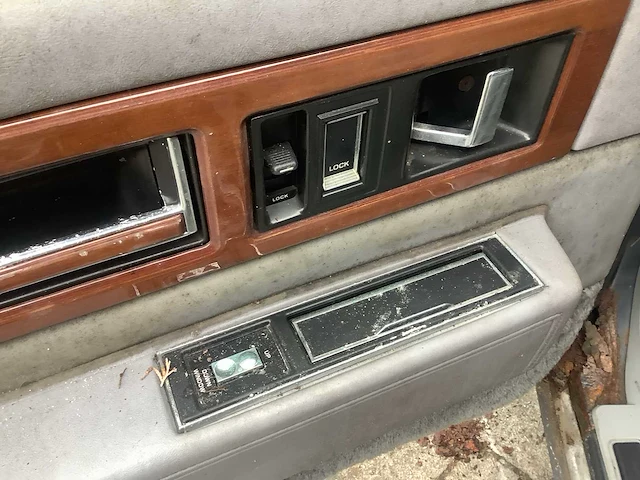 Cadillac - 1990 - fleetwood - personenauto - afbeelding 20 van  22