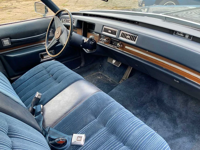 Cadillac - de ville - 6 cd 69 sedan - oldtimer - 1974 - afbeelding 11 van  36