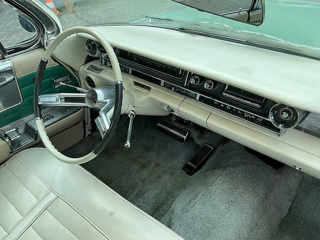 Cadillac - sedan de ville - oldtimer - afbeelding 2 van  20