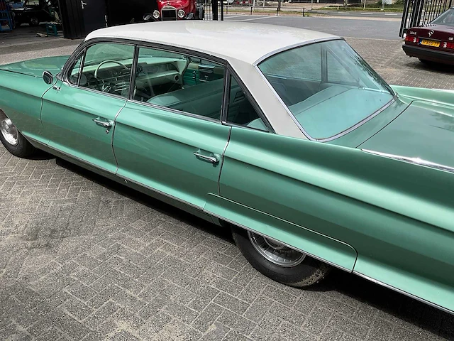 Cadillac - sedan de ville - oldtimer - afbeelding 15 van  20