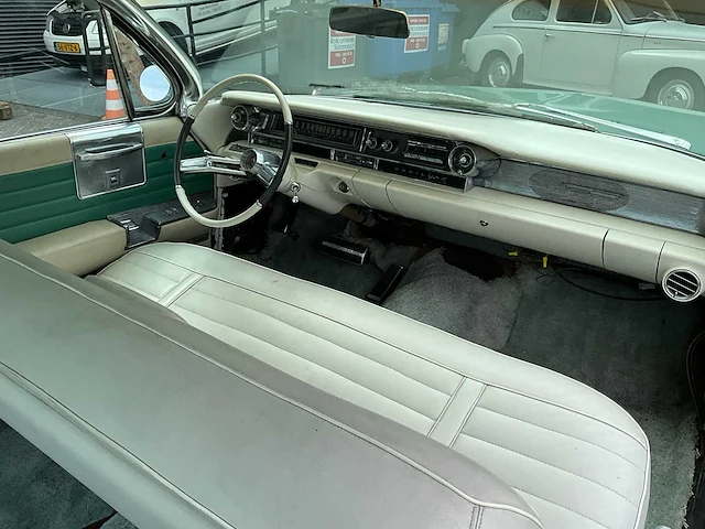 Cadillac - sedan de ville - oldtimer - afbeelding 19 van  20