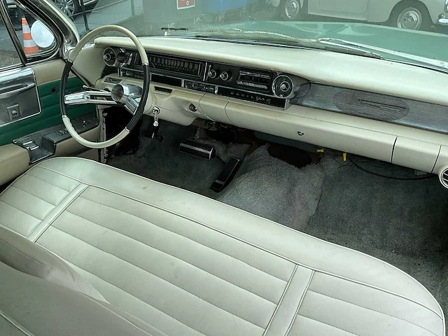 Cadillac - sedan de ville - oldtimer - afbeelding 20 van  20