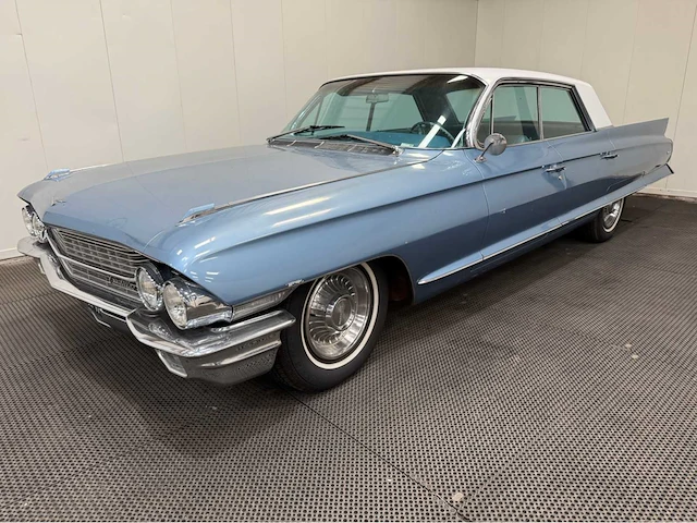 Cadillac - sedan de ville - v8 - oldtimer - 1962 - afbeelding 2 van  39