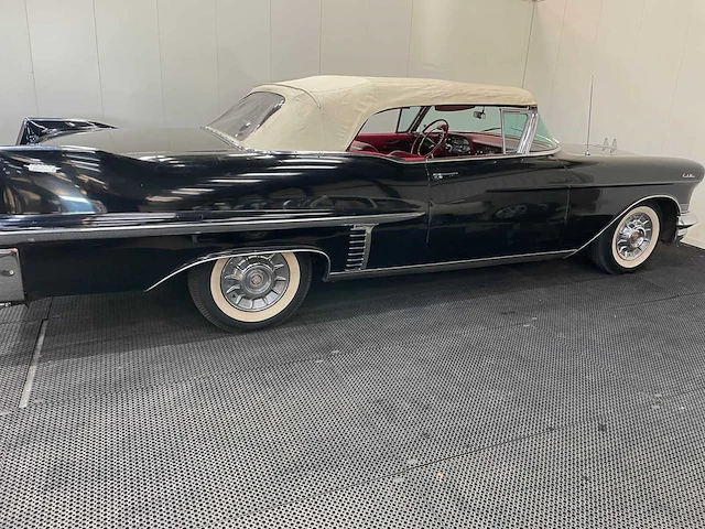 Cadillac - series 62 convertible - oldtimer - 1957 - afbeelding 3 van  39