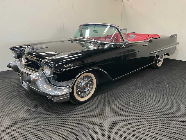 Cadillac - series 62 convertible - oldtimer - 1957 - afbeelding 1 van  39