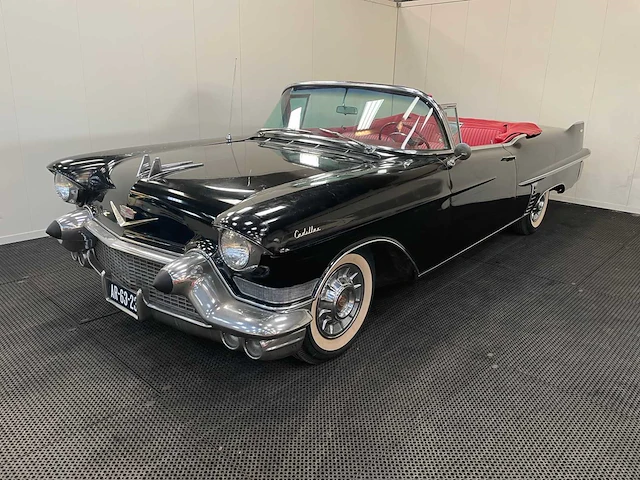 Cadillac - series 62 convertible - oldtimer - 1957 - afbeelding 12 van  39