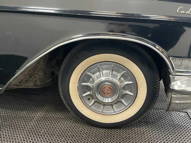 Cadillac - series 62 convertible - oldtimer - 1957 - afbeelding 25 van  39