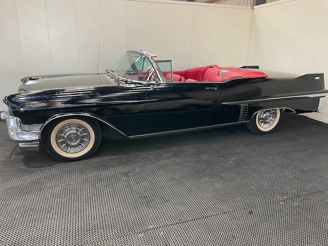 Cadillac - series 62 convertible - oldtimer - 1957 - afbeelding 34 van  39
