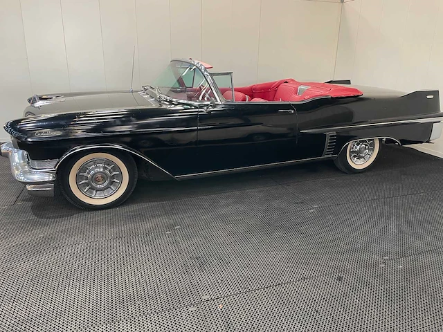 Cadillac - series 62 convertible - oldtimer - 1957 - afbeelding 35 van  39