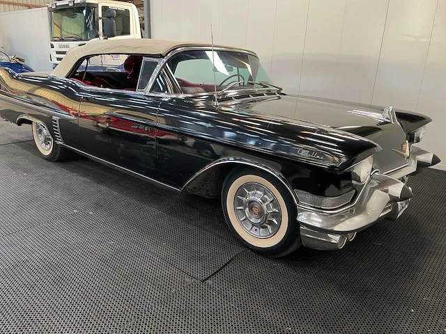 Cadillac - series 62 convertible - oldtimer - 1957 - afbeelding 39 van  39