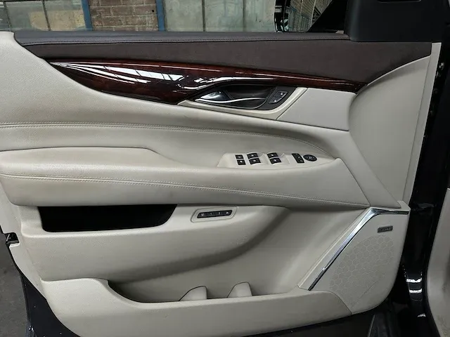Cadillac escalade esv premium xl 6.2 v8 426pk 8-persoons 2016 (origineel nederlands), ht-450-p - afbeelding 53 van  85