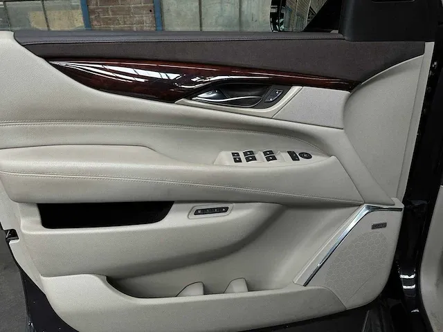Cadillac escalade esv premium xl 6.2 v8 426pk 8-persoons 2016 (origineel nederlands), ht-450-p - afbeelding 40 van  73