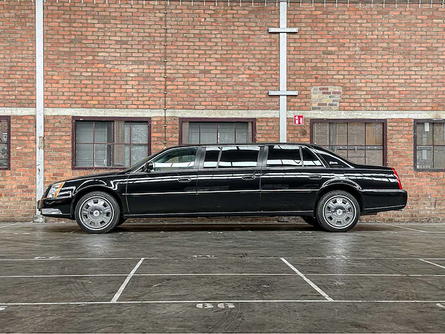 Cadillac six door limousine superior 6-deurs rouwauto 2010 - afbeelding 11 van  47