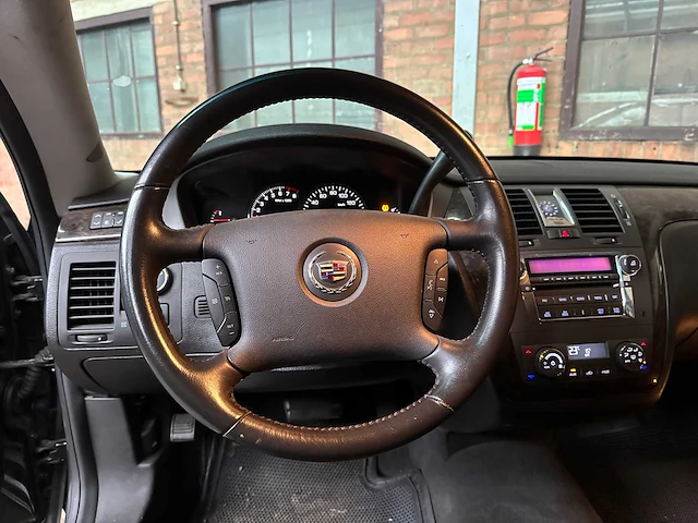 Cadillac six door limousine superior 6-deurs rouwauto 2010 - afbeelding 14 van  47