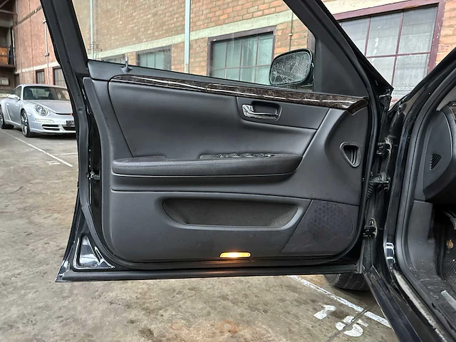 Cadillac six door limousine superior 6-deurs rouwauto 2010 - afbeelding 25 van  47