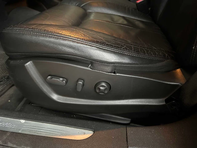 Cadillac six door limousine superior 6-deurs rouwauto 2010 - afbeelding 26 van  47