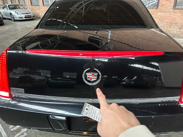 Cadillac six door limousine superior 6-deurs rouwauto 2010 - afbeelding 32 van  47