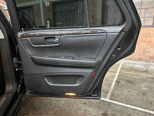 Cadillac six door limousine superior 6-deurs rouwauto 2010 - afbeelding 33 van  47