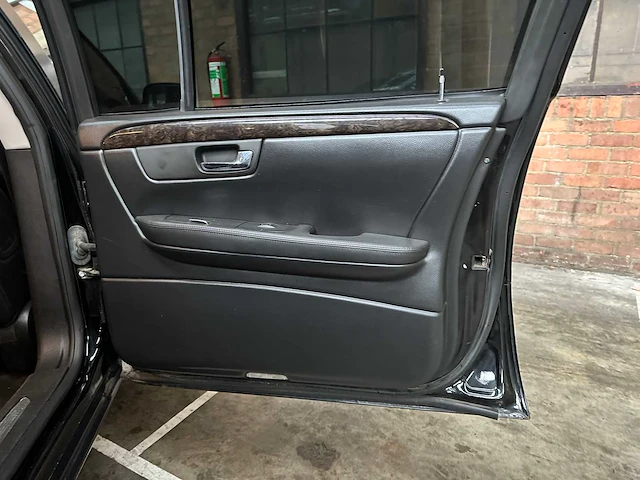 Cadillac six door limousine superior 6-deurs rouwauto 2010 - afbeelding 36 van  47