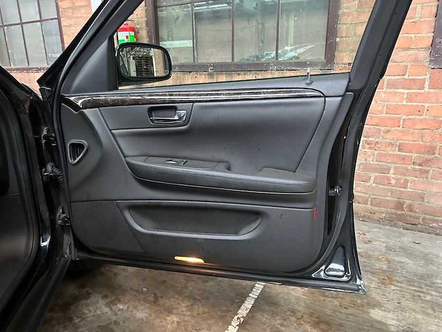 Cadillac six door limousine superior 6-deurs rouwauto 2010 - afbeelding 38 van  47