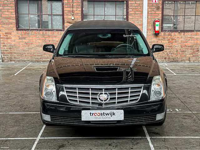 Cadillac six door limousine superior 6-deurs rouwauto 2010 - afbeelding 45 van  47