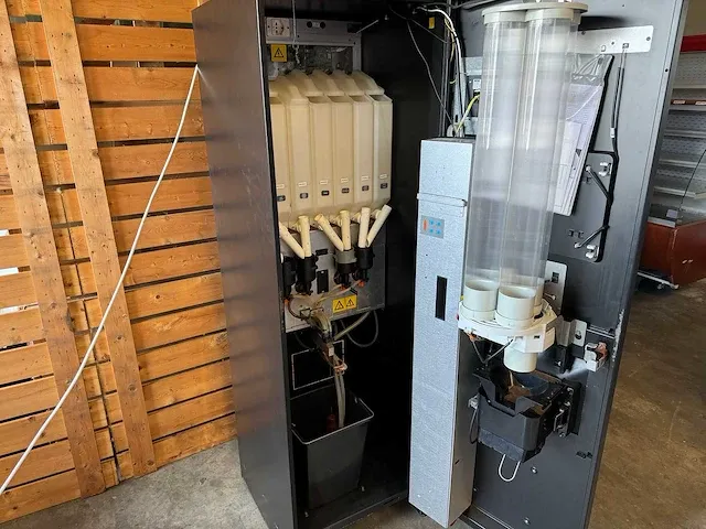 Caffe europa - fst2 - koffieautomaat - vending machine - afbeelding 7 van  9