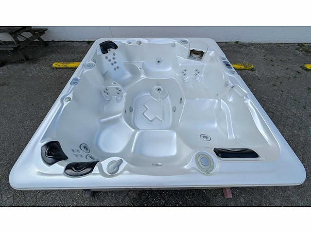 Caldera spa 6 persoons jacuzzi en buitenspa - afbeelding 11 van  17