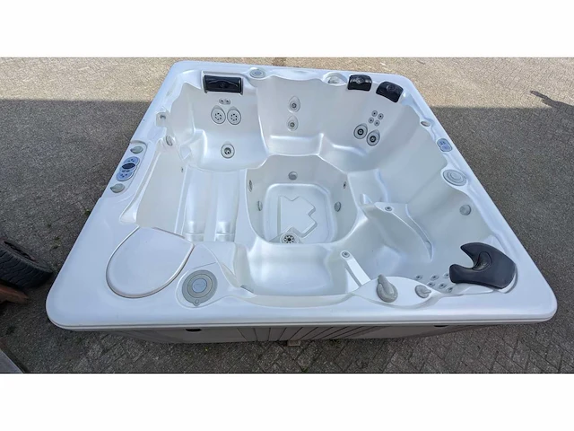 Caldera spa 6 persoons jacuzzi en buitenspa - afbeelding 13 van  17