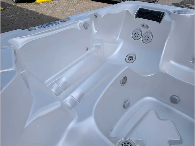 Caldera spa 6 persoons jacuzzi en buitenspa - afbeelding 14 van  17