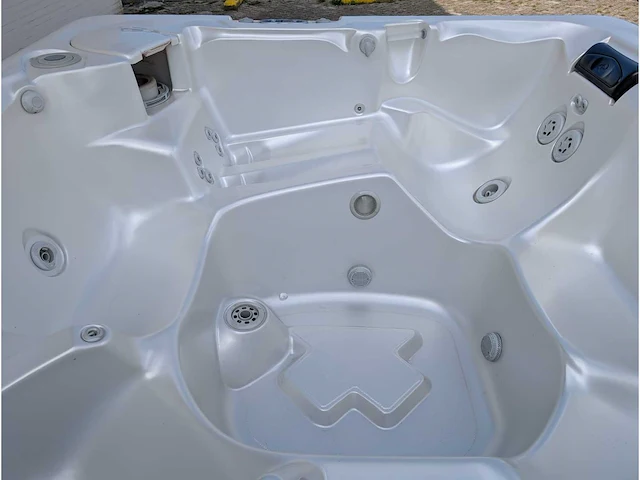 Caldera spa 6 persoons jacuzzi en buitenspa - afbeelding 15 van  17
