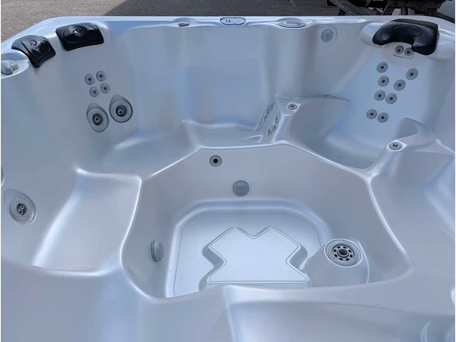 Caldera spa 6 persoons jacuzzi en buitenspa - afbeelding 17 van  17