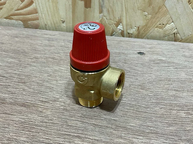 Caleffi 312 veiligheidsklep 1/2" buitendraad 8 bar (25x) - afbeelding 1 van  6