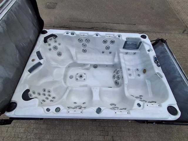 Call spa 7 persoons amerikaans jacuzzi en buitenspa - afbeelding 1 van  40
