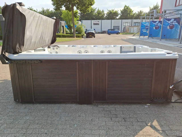 Call spa 7 persoons amerikaans jacuzzi en buitenspa - afbeelding 28 van  40