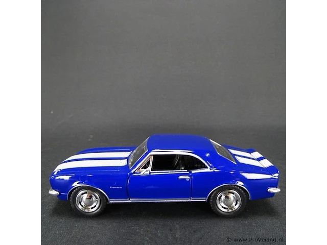 Camaro z (1967) blauw-wit - afbeelding 2 van  5