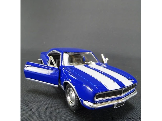 Camaro z (1967) blauw-wit - afbeelding 4 van  5