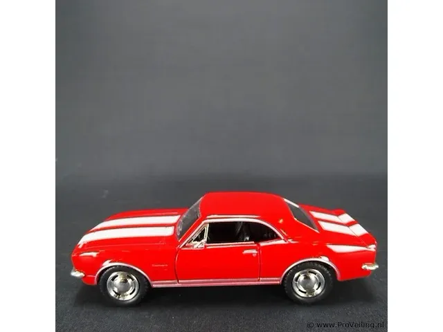 Camaro z (1967) rood-wit - afbeelding 2 van  5