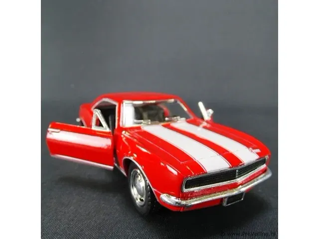 Camaro z (1967) rood-wit - afbeelding 4 van  5
