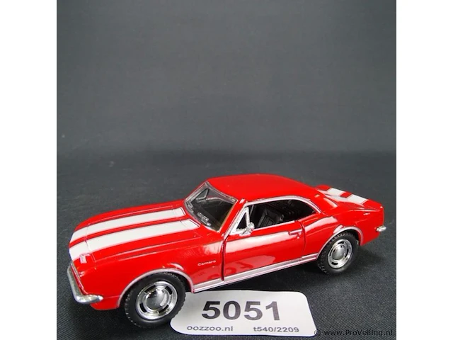 Camaro z (1967) rood-wit - afbeelding 1 van  5