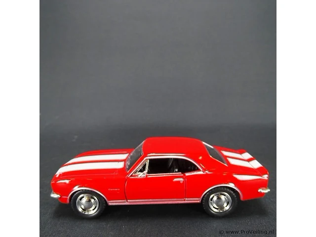 Camaro z (1967) rood-wit - afbeelding 2 van  5