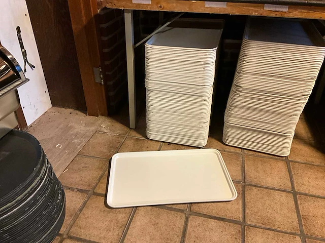 Cambro camtray 1/1 gn dienbladen (72x) - afbeelding 1 van  5