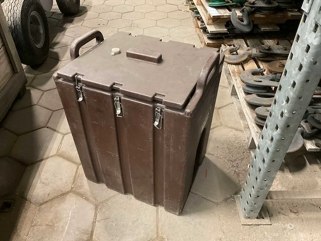 Cambro warmhoud container - afbeelding 1 van  4
