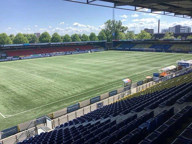 Cambuur - kunstgras - 7000m2 - voetbalveld - afbeelding 3 van  10