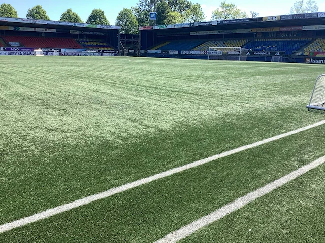 Cambuur - kunstgras - 7000m2 - voetbalveld - afbeelding 7 van  10