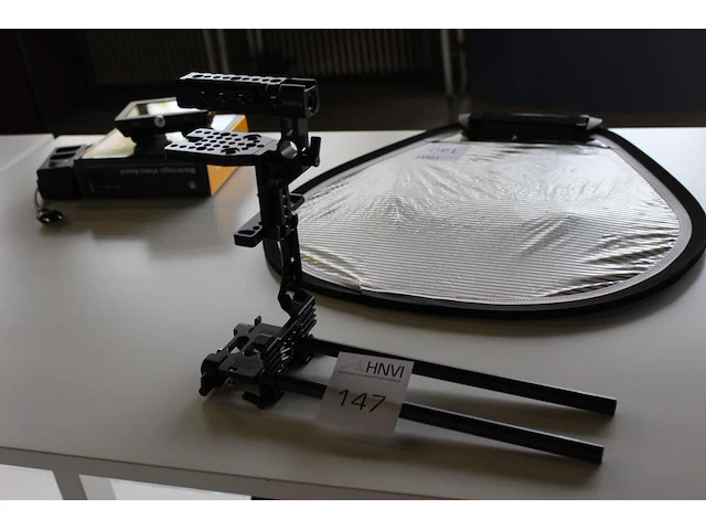 Camera cage smallrig met 15 mm rodsysteem. - afbeelding 1 van  2