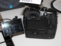 Camerabody panasonic lumix gh5 met panasonic microfoon adapter dmw-xlr1. compleet met accu's en lader. - afbeelding 3 van  4