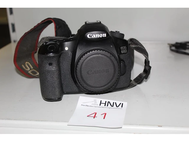 Camerybody canon eos 60d met nekriem. geen lens en accu - afbeelding 1 van  3