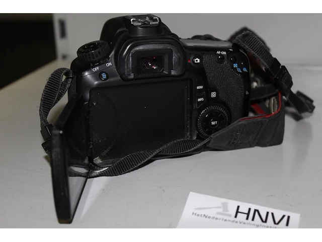 Camerybody canon eos 60d met nekriem. geen lens en accu - afbeelding 2 van  3