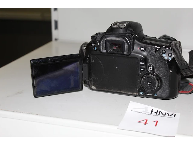 Camerybody canon eos 60d met nekriem. geen lens en accu - afbeelding 3 van  3